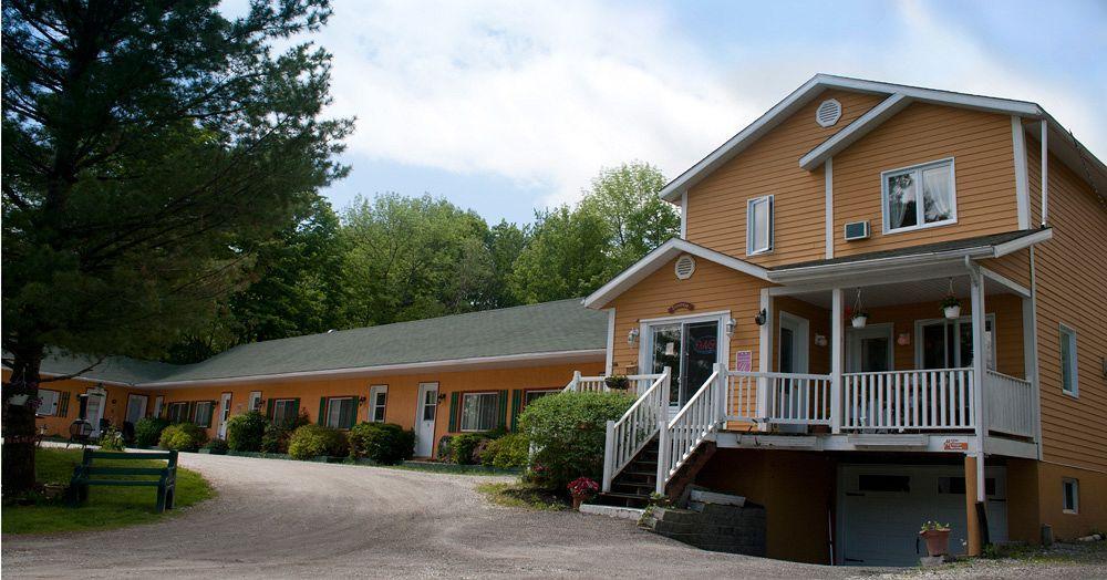 Motel de la montagne Orford Exterior foto